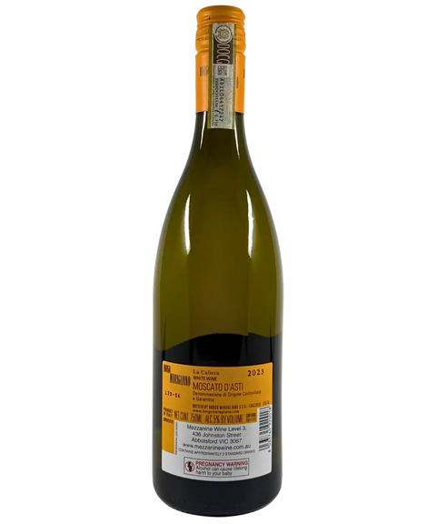2023 Borgo Maragliano La Caliera Moscato d'Asti white wine bottle back label showing DOCG Denominazione di Origine Controllata e Garantita with orange capsule and importer information